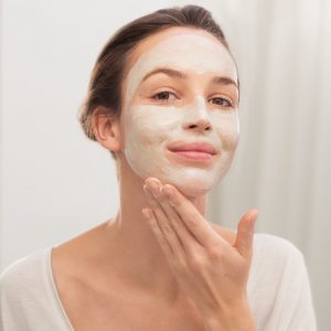 טיפול פנים ביתי: עשי זאת בעצמך עם המוצרים הטבעיים של ד"ר האושקה
